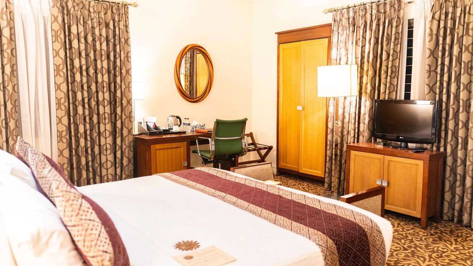 Royal Park Residence Hotel Dhaka 4*,